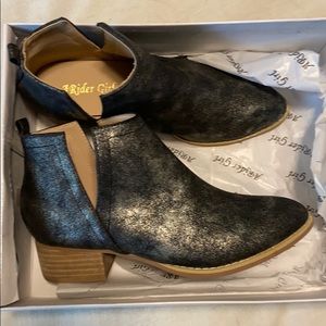 A Rider Girl Booties size 7